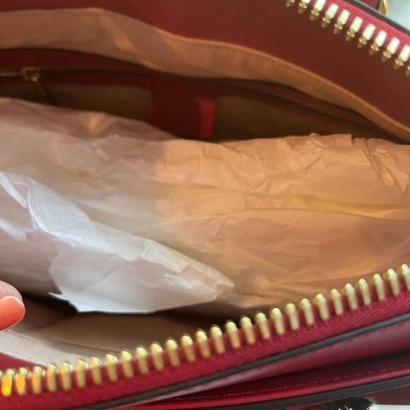 SOLD Gucci Bloom GG Supreme Canvas Leather Zip Tote House of Gucci Luxury Bag - Picture 7 of 7